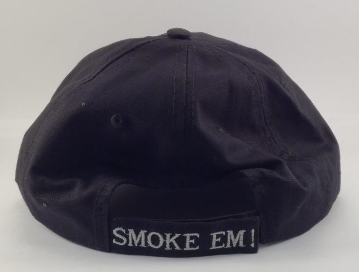 Black Cap med Bradleys logo i fronten. Bak: Smoke EM i hvitt. - Bilde 3